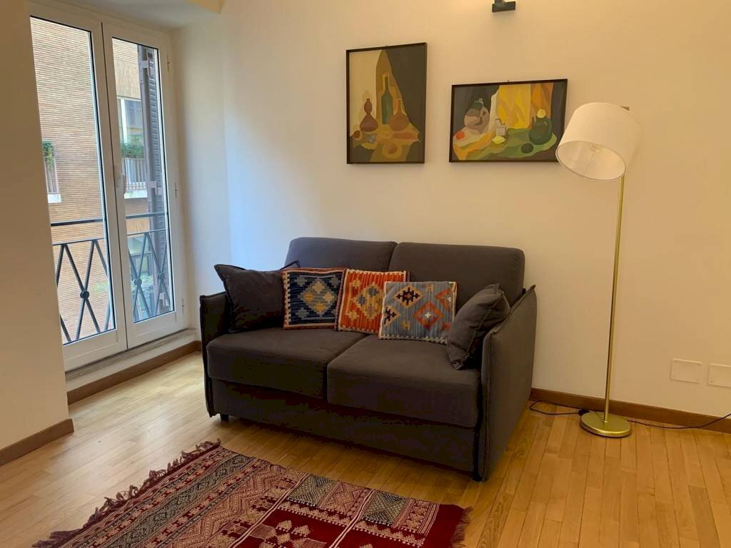 Salone - Bilocale via della Frezza, 59, Roma (zona Centro Storico) - foto 1