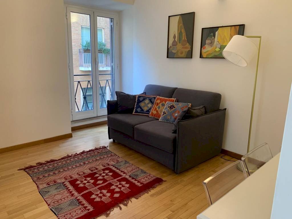 Salone - Bilocale via della Frezza, 59, Roma (zona Centro Storico) - foto 2