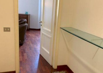 ingresso - Trilocale via Santo Stefano, 101, Bologna (zona Centro Storico) - foto 2