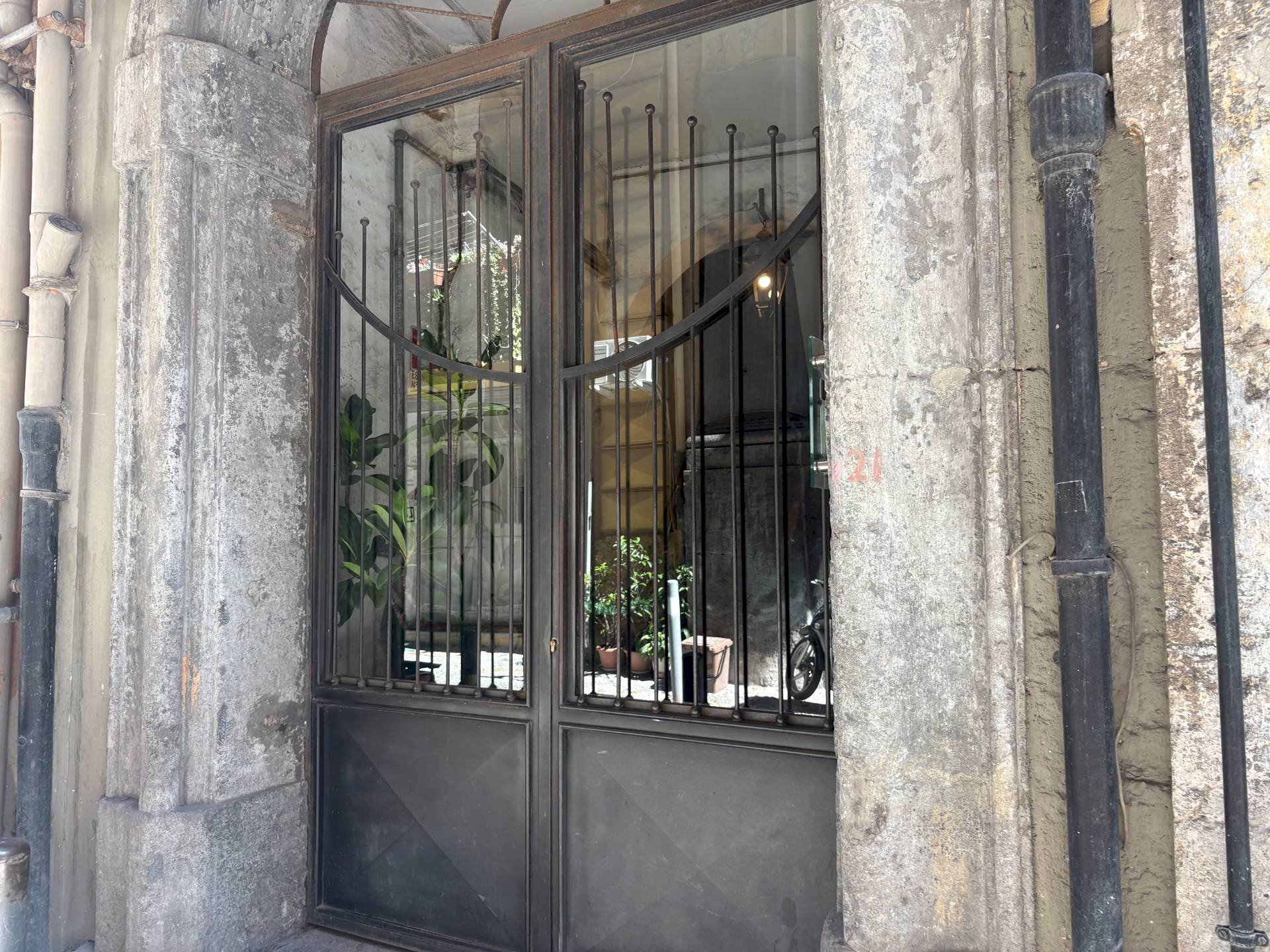 Foto 2 - Trilocale Via Santa Teresella Degli Spagnoli
 
21, Napoli - foto 2