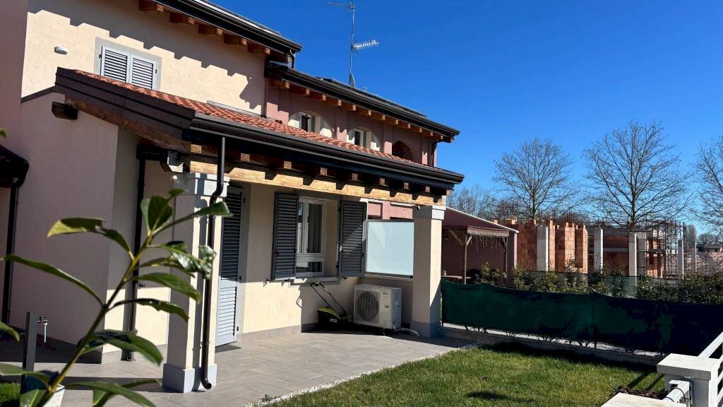 Facciata - Villa a Schiera via Rosanna Benzi, 28, Baricella - foto 3