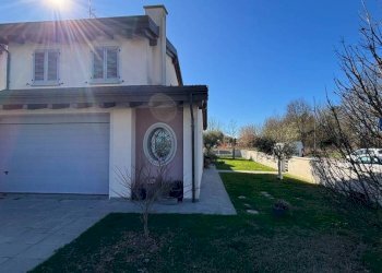 Box auto - Villa a Schiera via Rosanna Benzi, 28, Baricella - foto 1