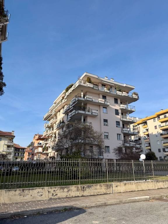 Facciata - Appartamento via Addis Abeba, 14, Biella - foto 2