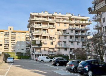 Facciata - Appartamento via Addis Abeba, 14, Biella - foto 4