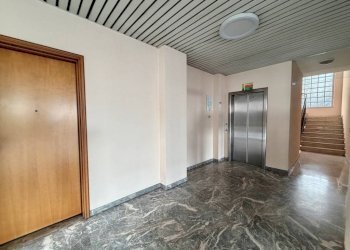 Interno palazzo - Appartamento via Addis Abeba, 14, Biella - foto 8