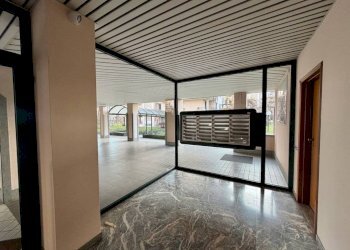 Interno palazzo - Appartamento via Addis Abeba, 14, Biella - foto 10