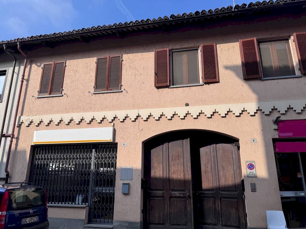 Facciata - Appartamento via Roma, 6, Castagnole Piemonte - foto 2