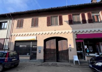 Facciata - Appartamento via Roma, 6, Castagnole Piemonte - foto 1