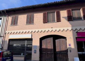 Facciata - Appartamento via Roma, 6, Castagnole Piemonte - foto 2