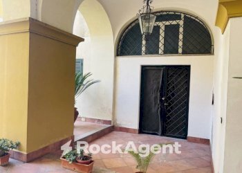 Cortile interno - Negozio via Costantino Astarita, 43, Pagani - foto 20