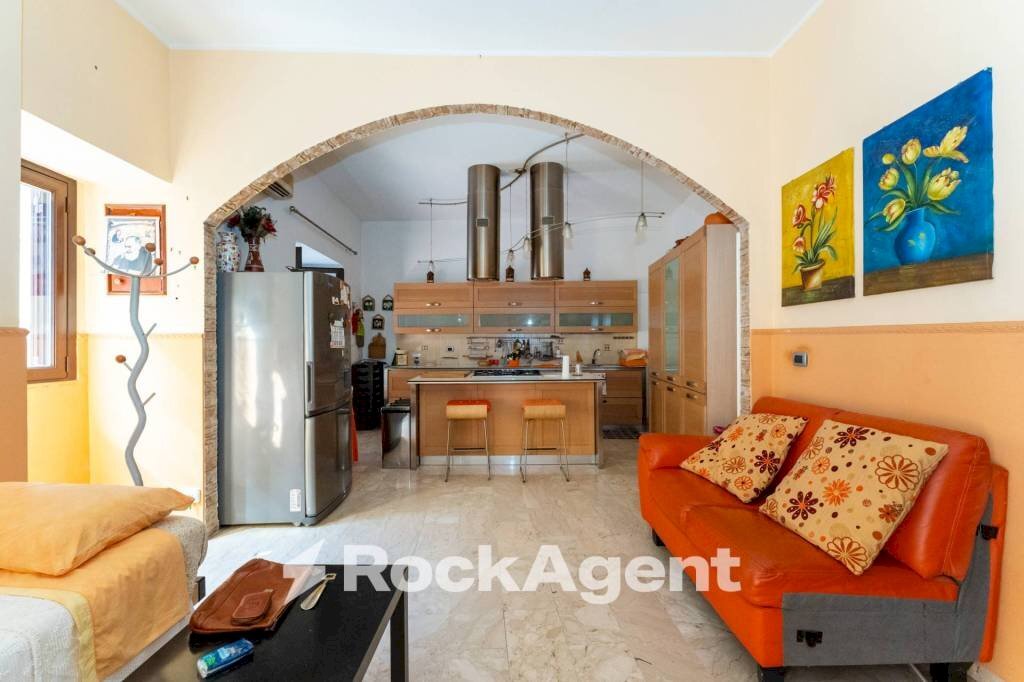 Independent house via Santa Barbara, 57, Catania - photo 3