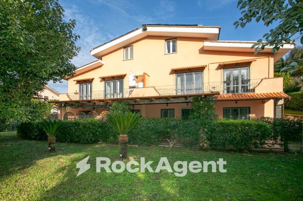 Facciata - Villa via del Laghetto, 26b, Civitella San Paolo - foto 2