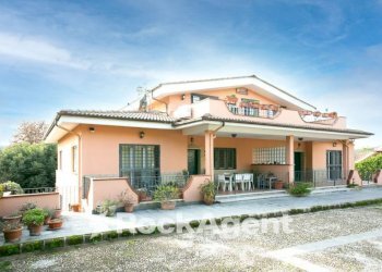 Facciata - Villa via del Laghetto, 26b, Civitella San Paolo - foto 4