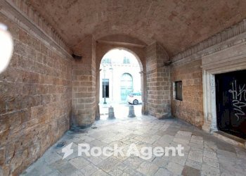 Interno palazzo - Stabile - Palazzo corso Umberto, 77, Trepuzzi - foto 4