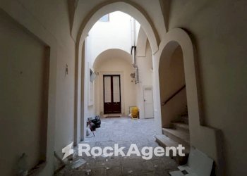 Interno palazzo - Stabile - Palazzo corso Umberto, 77, Trepuzzi - foto 7