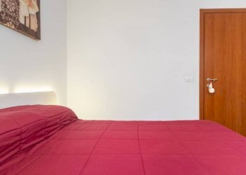 Camera da letto - Trilocale via Mare di Bering, Roma (zona Lido di Ostia) - foto 11