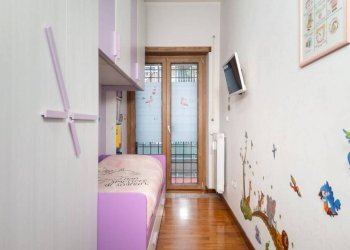 Camera da letto - Trilocale via Mare di Bering, Roma (zona Lido di Ostia) - foto 19