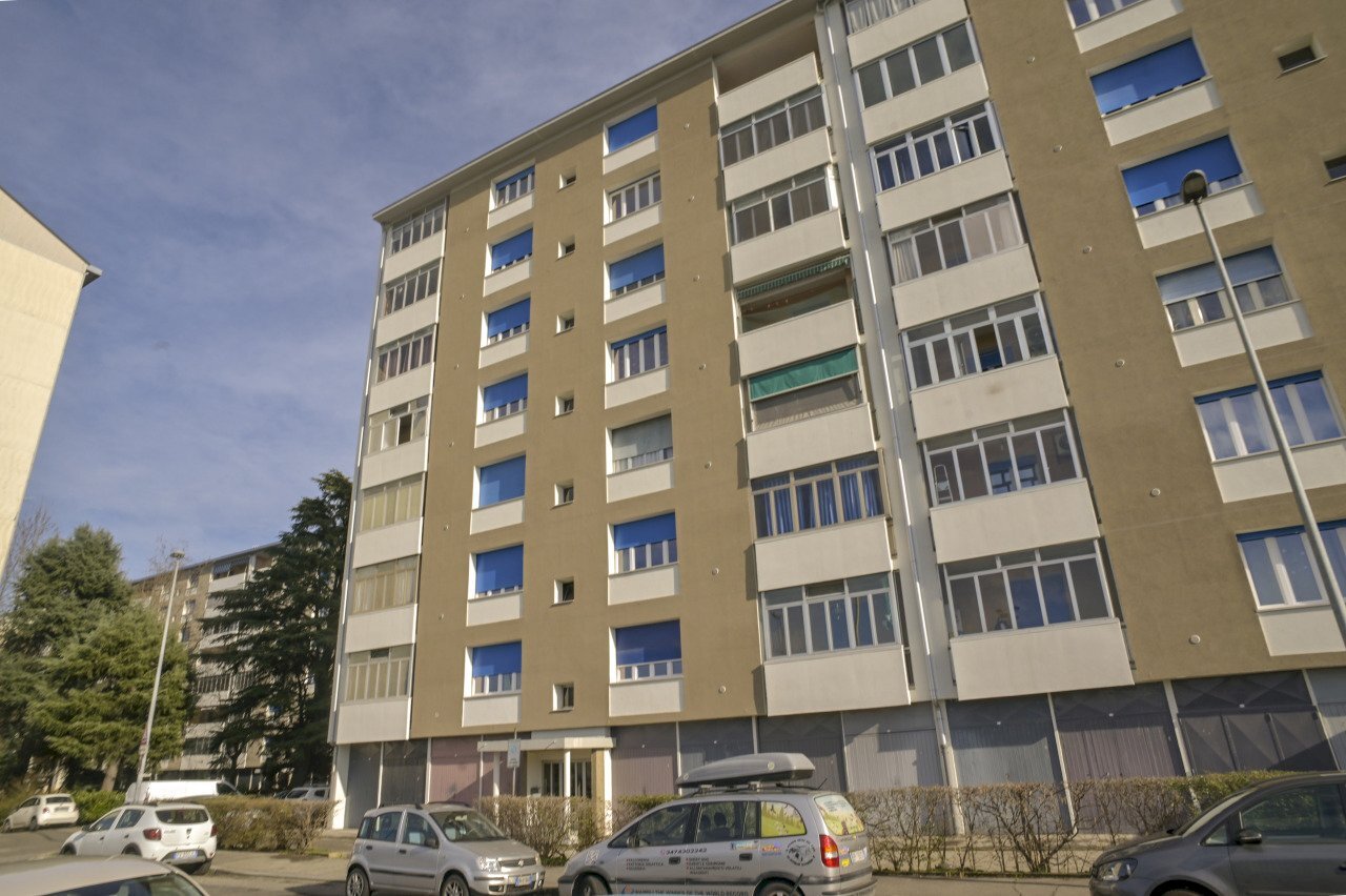 Roveda 0-2.JPG - Four-room apartment Via Giovanni Roveda 25, Torino (neighborhood Mirafiori Sud) - photo 1