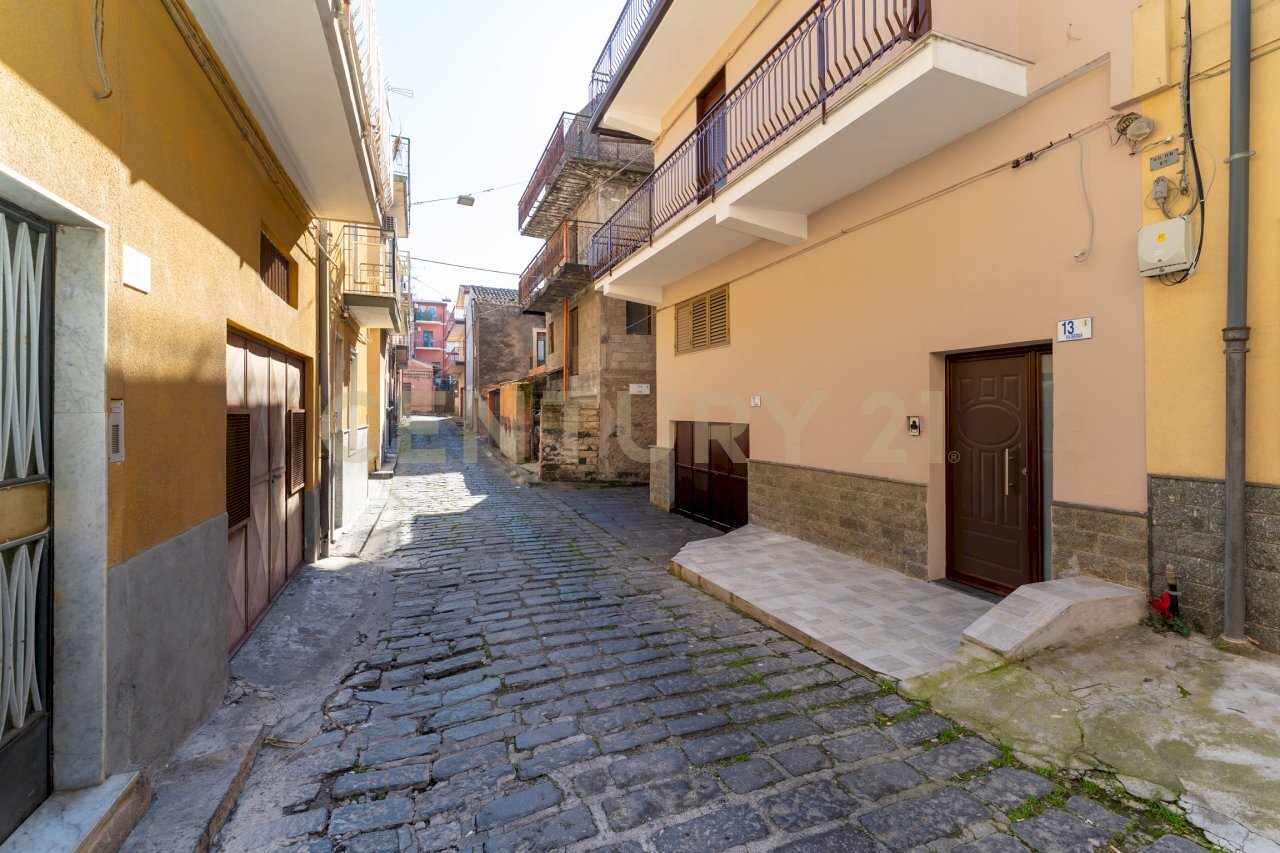 Via Oberdan 13 Motta (3).jpg - Villa Via Oberdan 7, Motta Sant'Anastasia - foto 3