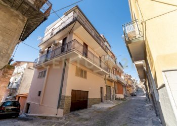 Via Oberdan 13 Motta (1).jpg - Villa Via Oberdan 7, Motta Sant'Anastasia - foto 1