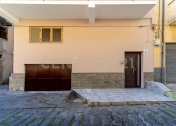 Via Oberdan 13 Motta (2).jpg - Villa Via Oberdan 7, Motta Sant'Anastasia - foto 2