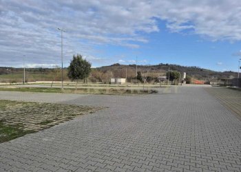 foto piazzale 1.jpeg - Locale Commerciale Cerro Sughero, Campagnatico - foto 19