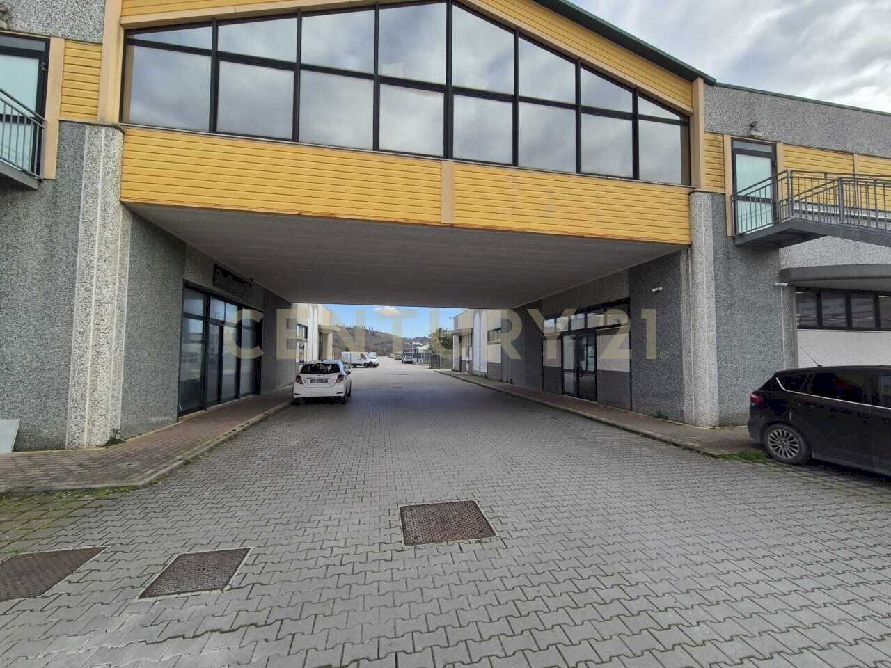 foto accesso al centro commericale 1.jpeg - Locale Commerciale Cerro Sughero, Campagnatico - foto 1