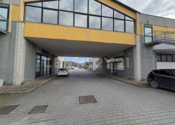 foto accesso al centro commericale 1.jpeg - Locale Commerciale Cerro Sughero, Campagnatico - foto 1