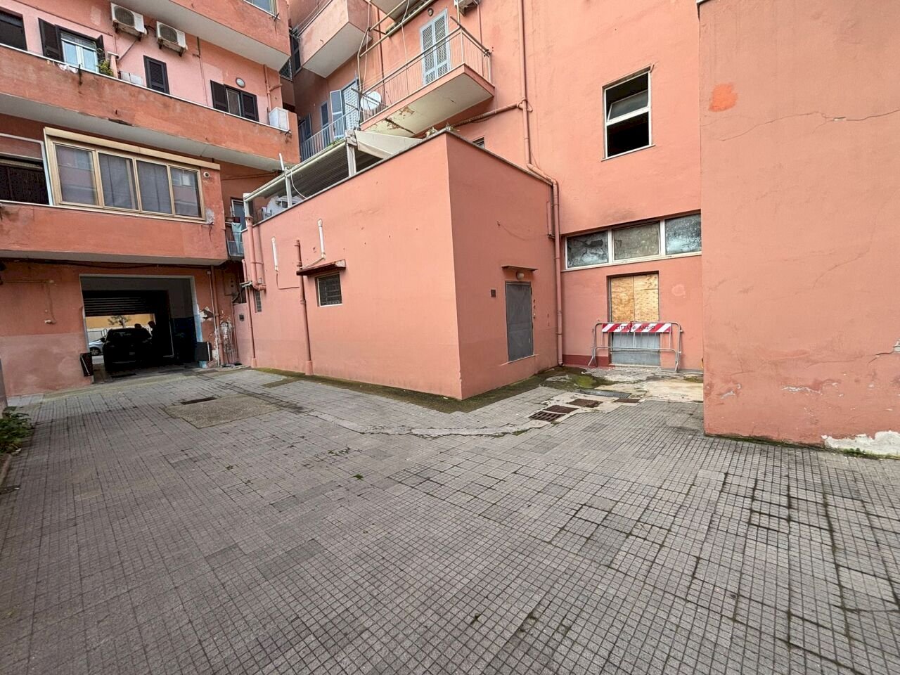 3f7f982d-b46a-473b-aea1-3fa943bf9ade.jpg - Magazzino Via Alfredo Baccarini 13, Nettuno - foto 1