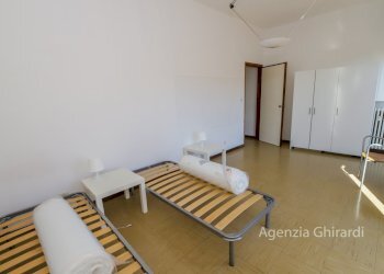 4.1 camera matrimoniale.jpg - Appartamento VIA ALFREDO D'ANDRADE 34, Genova (zona Sestri Ponente) - foto 8