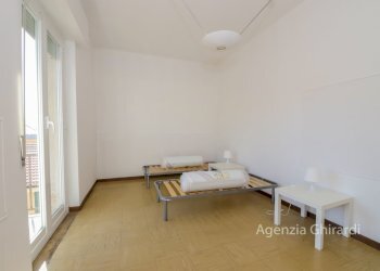 4.2 camera matrimoniale.jpg - Appartamento VIA ALFREDO D'ANDRADE 34, Genova (zona Sestri Ponente) - foto 9