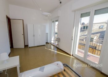 4.3 camera matrimoniale.jpg - Appartamento VIA ALFREDO D'ANDRADE 34, Genova (zona Sestri Ponente) - foto 10