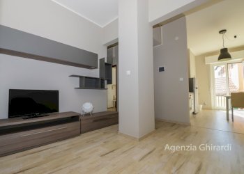 1.1 soggiorno.jpg - Quadrilocale VIA ALFREDO D'ANDRADE 34, Genova (zona Sestri Ponente) - foto 2