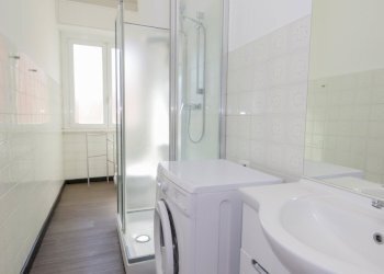 5.1 bagno.jpg - Quadrilocale VIA ALFREDO D'ANDRADE 34, Genova (zona Sestri Ponente) - foto 14