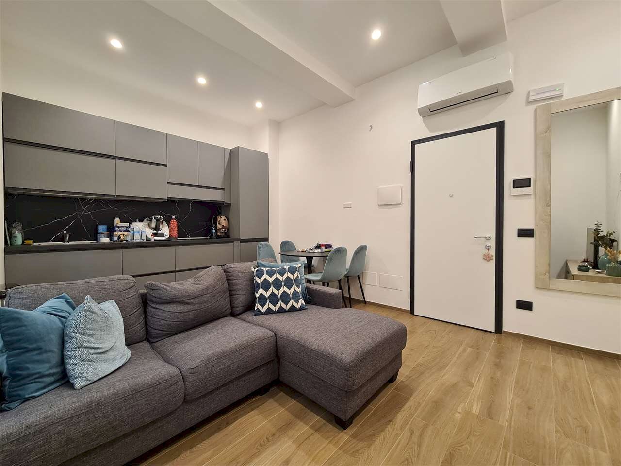 Two-room apartment Modena (neighborhood Circoscrizione 1) - photo 1