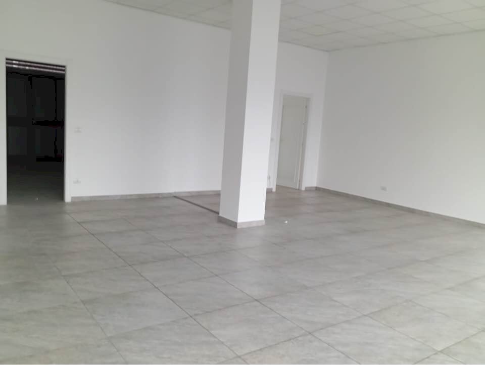 Locale Commerciale via xxviii aprile, Cuneo - foto 2