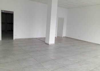 Locale Commerciale via xxviii aprile, Cuneo - foto 2