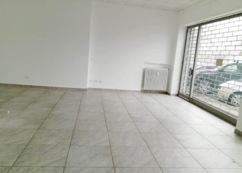 Locale Commerciale via xxviii aprile, Cuneo - foto 4