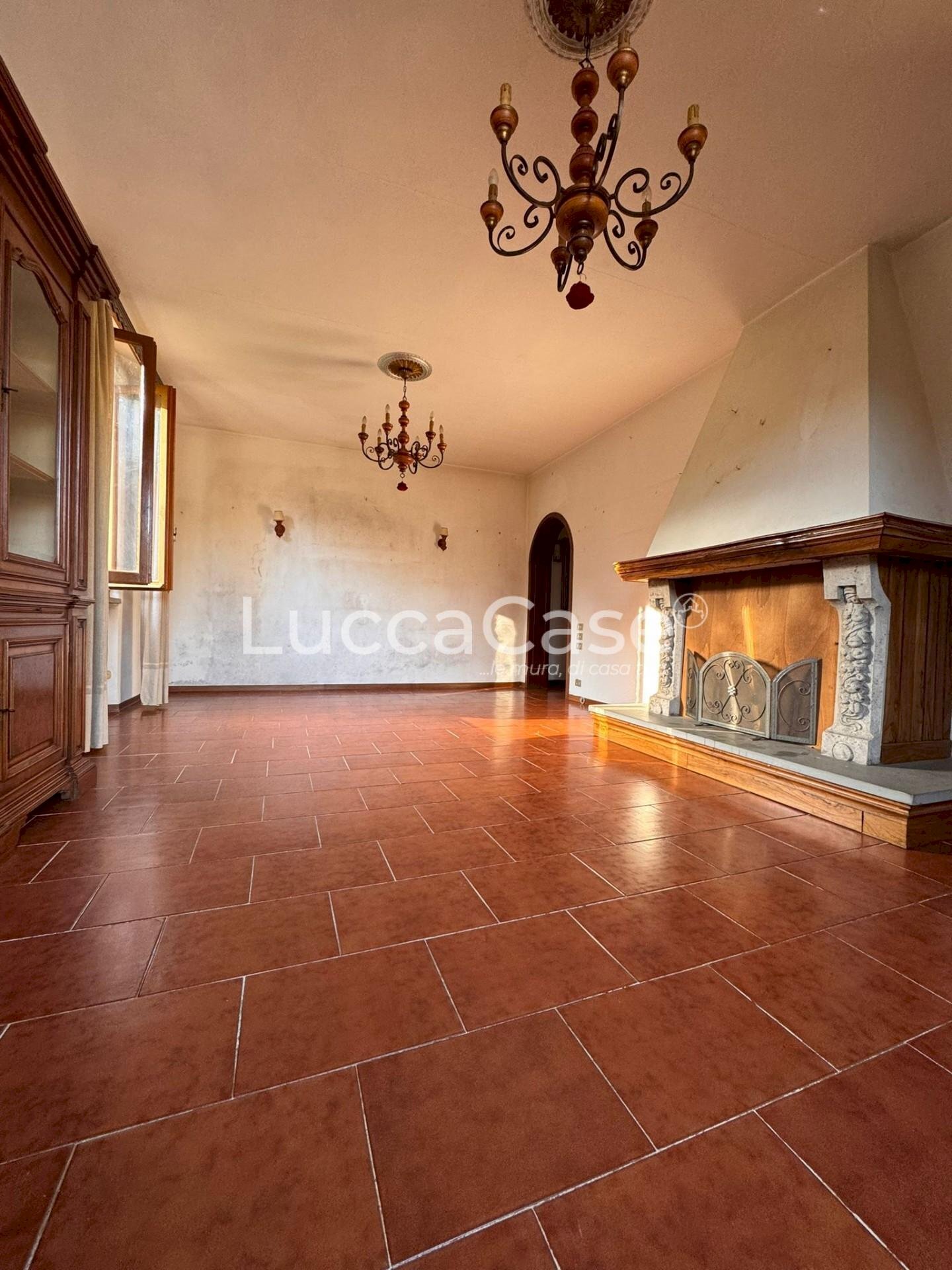 Semi-detached house Lucca - photo 1