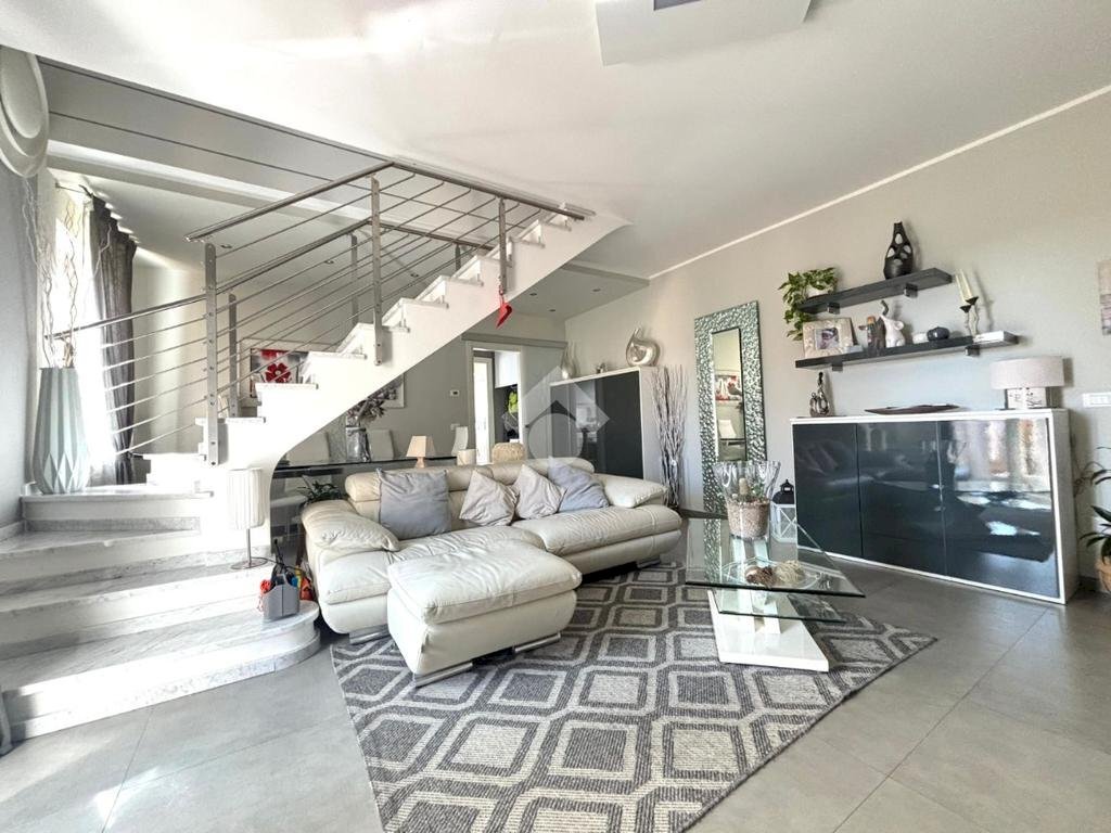 Four-room apartment Via Fontananera, Sarzana - photo 1