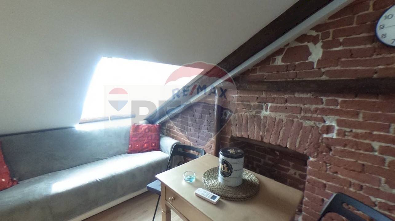 Attic Corso Regina Margherita, 116
Aurora, Torino (neighborhood Aurora) - photo 2