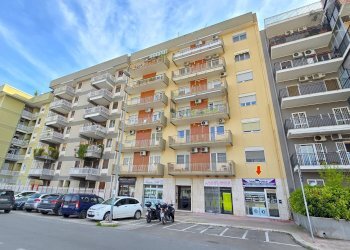 Foto 1 - Commercial Premises Via Camillo Rosalba
 
18/A, Bari - photo 1