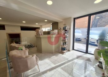 Foto 1 - Commercial Premises Via Giovan Battista Bosco Lucarelli, Benevento - photo 1