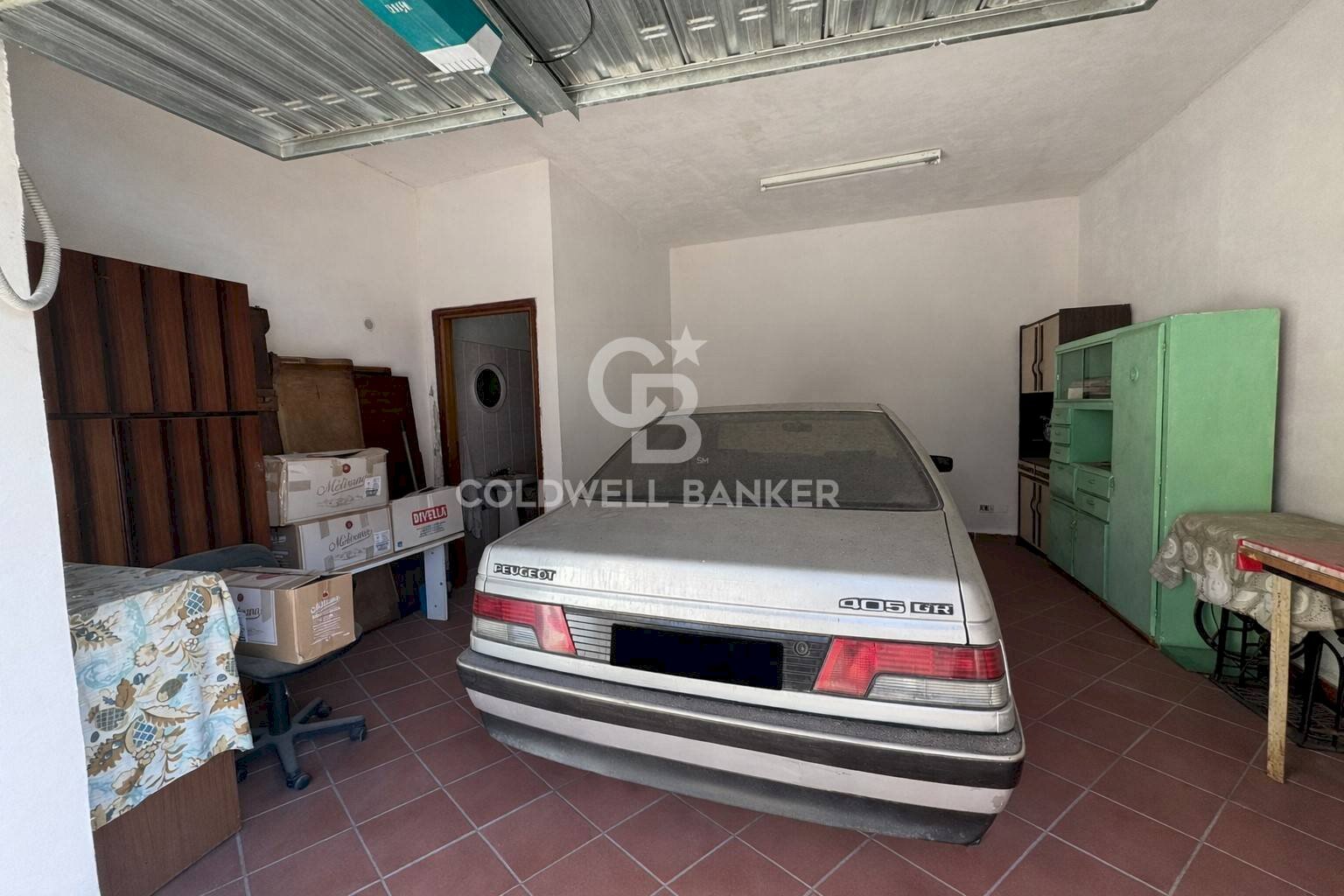 Foto 3 - Box Piazza Umberto 1°
 
7, Lustra - foto 3