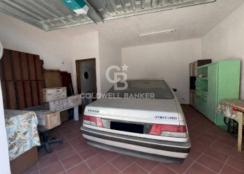 Foto 3 - Box Piazza Umberto 1°
 
7, Lustra - foto 3