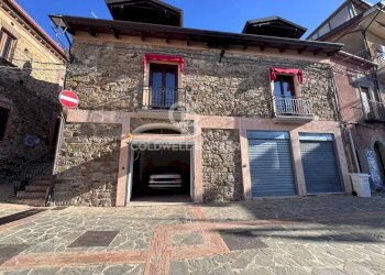 Foto 1 - Box Piazza Umberto 1°
 
7, Lustra - foto 1