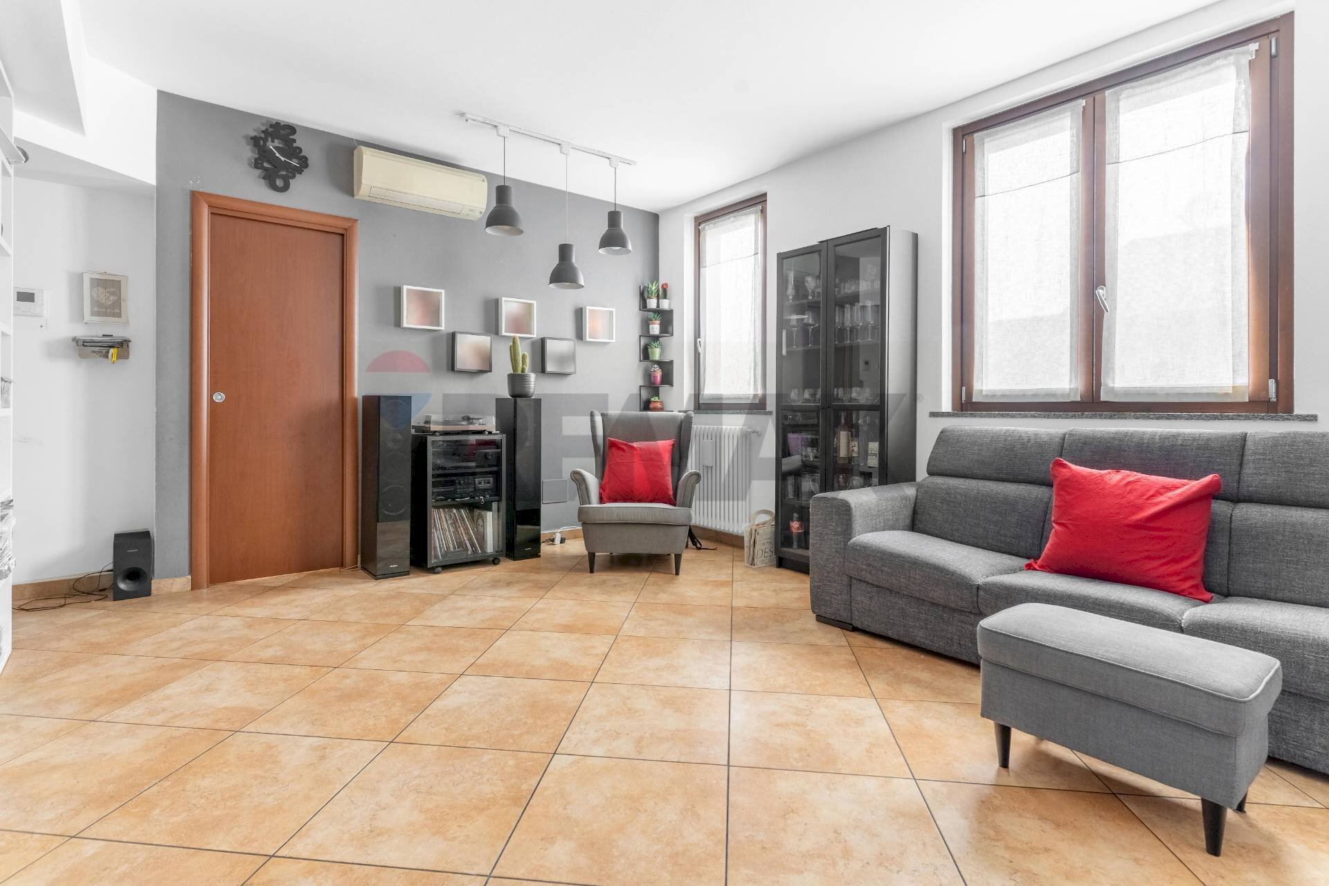 Soggiorno - Trilocale VIA PRIVATA BORSELLINO
22, Pogliano Milanese - foto 2