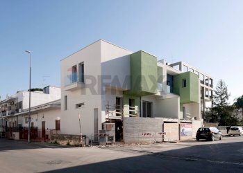 Edificio all\'aperto - Independent house Via Pier Santi Mattarella, Adelfia - photo 1