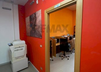 Hall / corridoio - Office Via San Tommaso D'aquino
 
6, Bari - photo 2