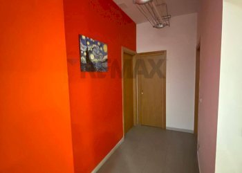 Hall / corridoio - Office Via San Tommaso D'aquino
 
6, Bari - photo 3